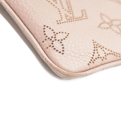 AUCTION Louis Vuitton  Mahina Key Pouch Magnolia