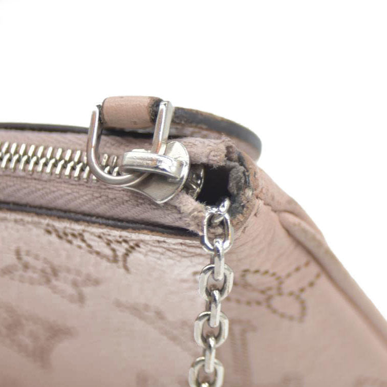 AUCTION Louis Vuitton  Mahina Key Pouch Magnolia