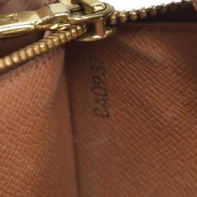 $725 Louis Vuitton Monogram Porte Tresor International Wallet CONSIGNMENT CA0937