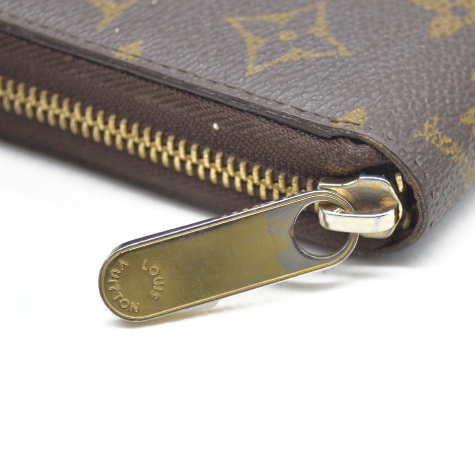 AUCTION $915 Louis Vuitton Monogram Zippy Wallet