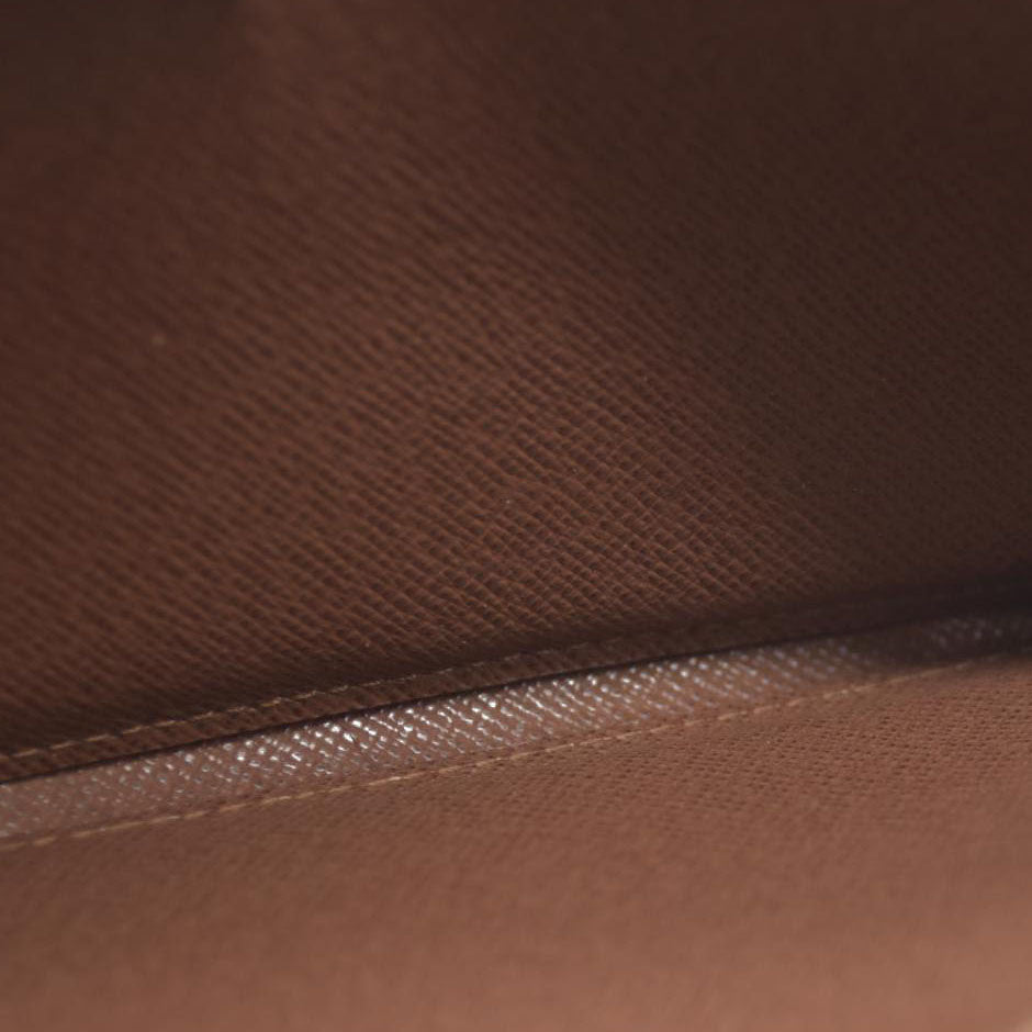 AUCTION $915 Louis Vuitton Monogram Zippy Wallet