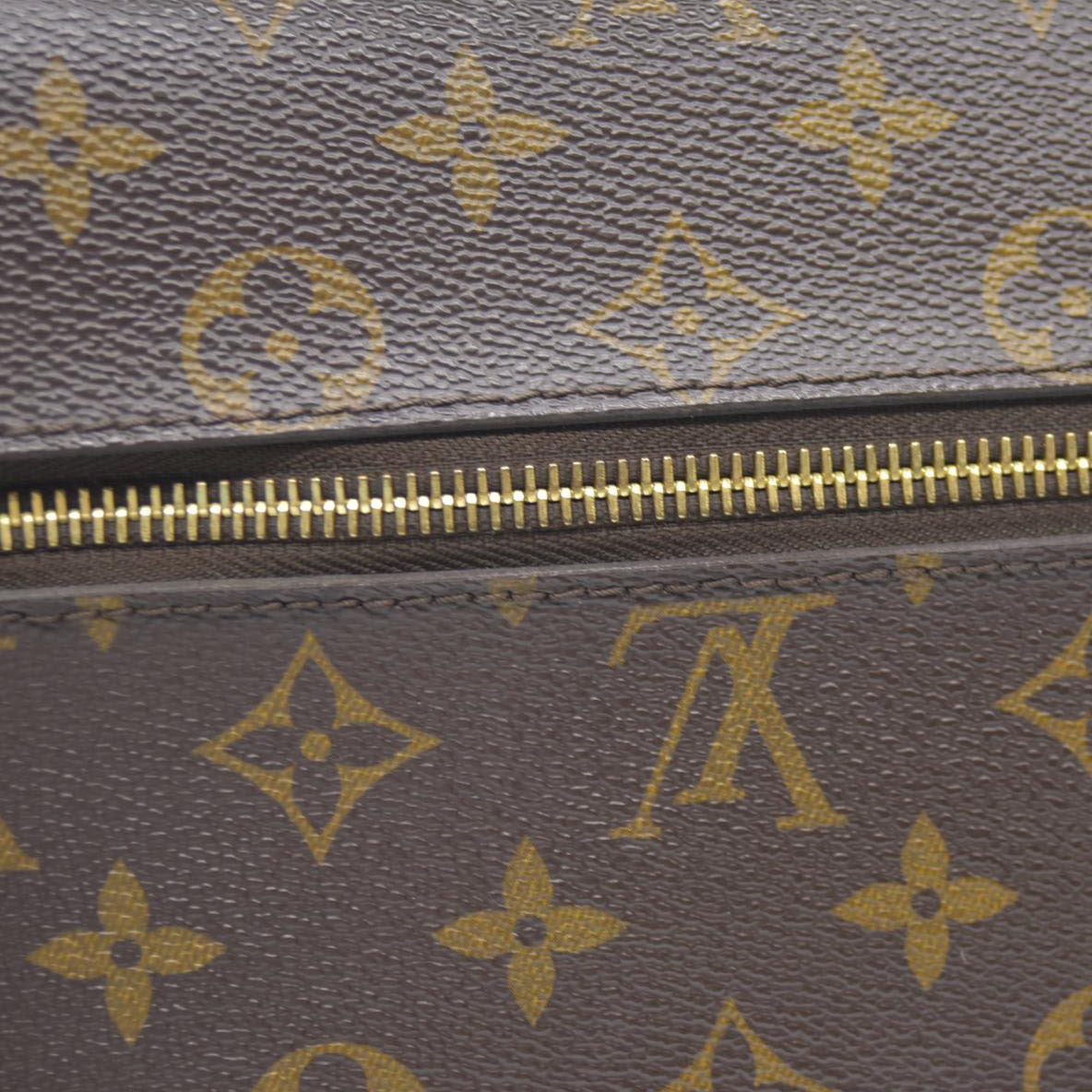 Louis Vuitton  Monogram Pochette Metis PR2136
