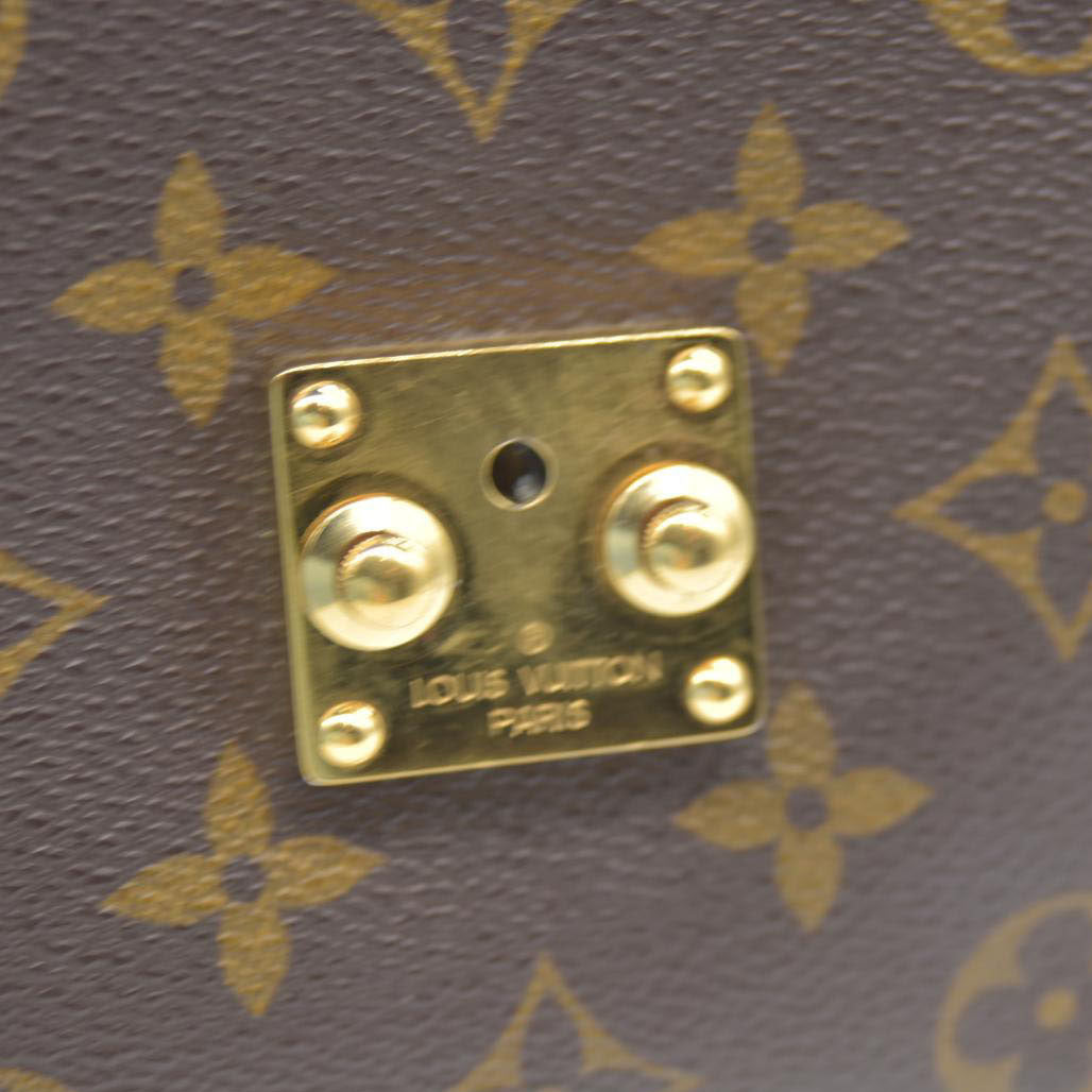 Louis Vuitton  Monogram Pochette Metis PR2136