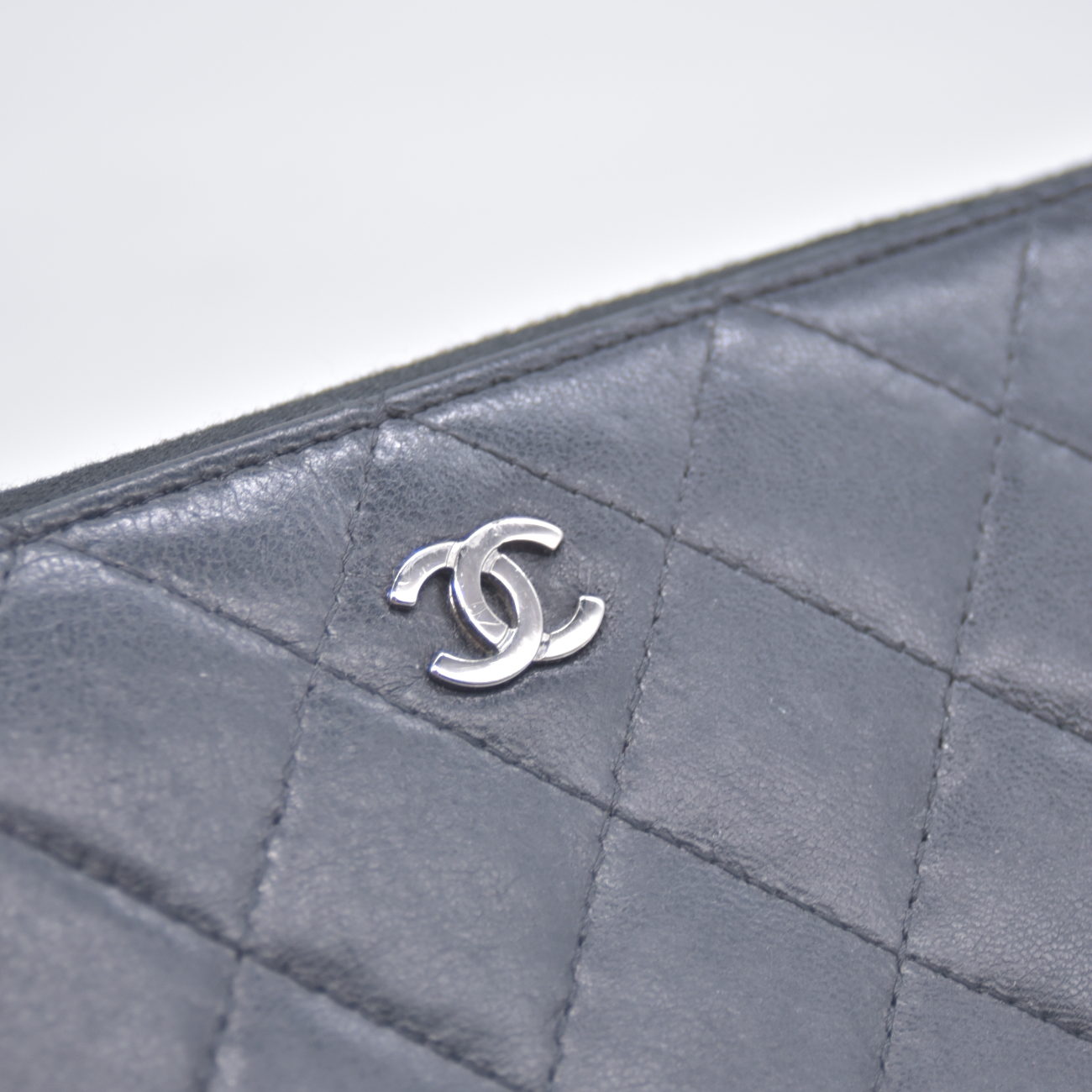 $1375 Chanel 2013 Quilted Zip Around Wallet Black CONSIGNMENT