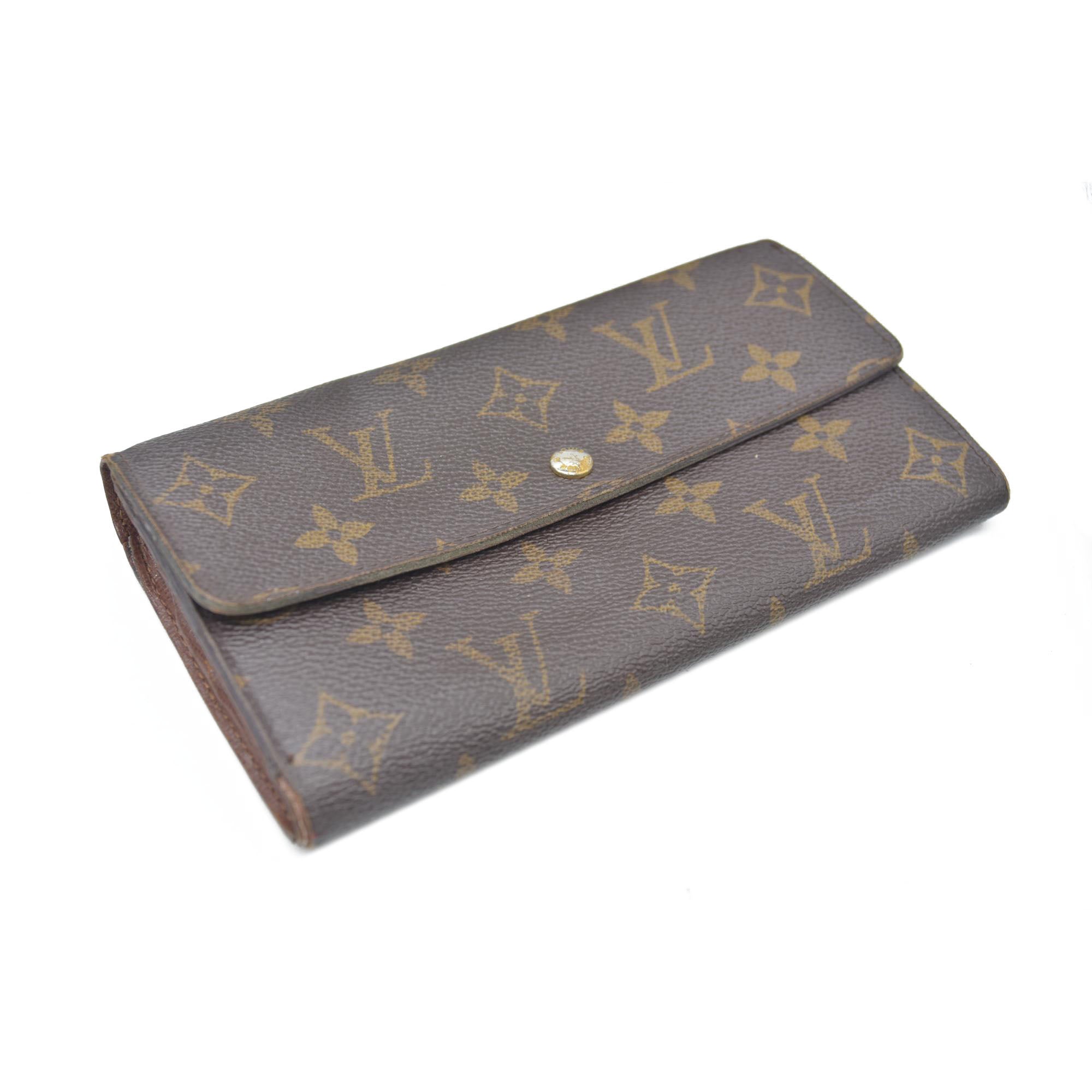 AUCTION $725 Louis Vuitton Monogram Sarah Wallet MI0096