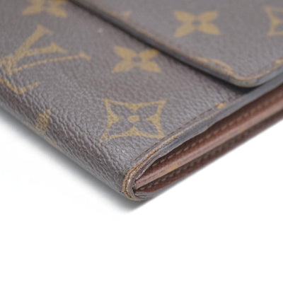 AUCTION $725 Louis Vuitton Monogram Sarah Wallet MI0096