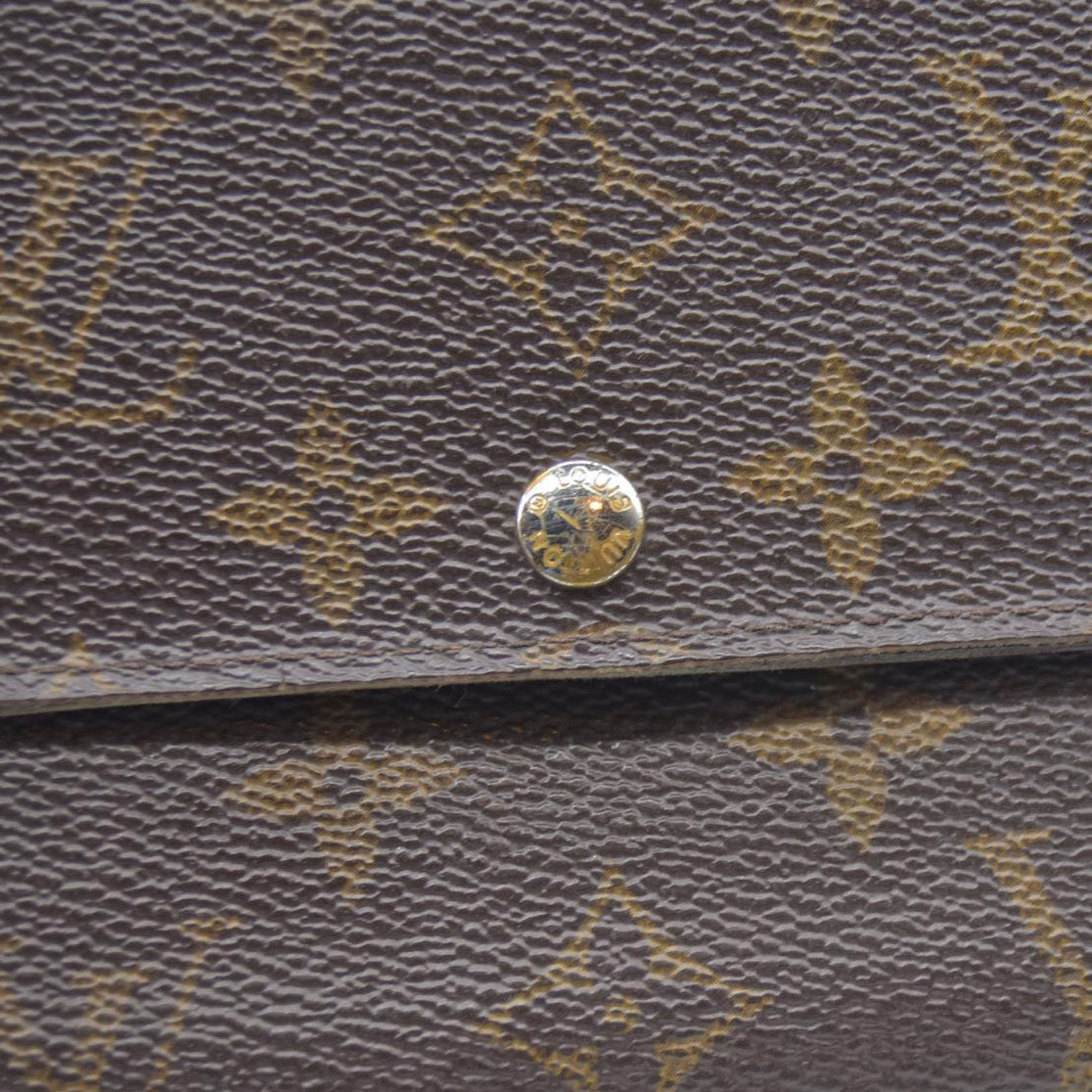 AUCTION $725 Louis Vuitton Monogram Sarah Wallet MI0096