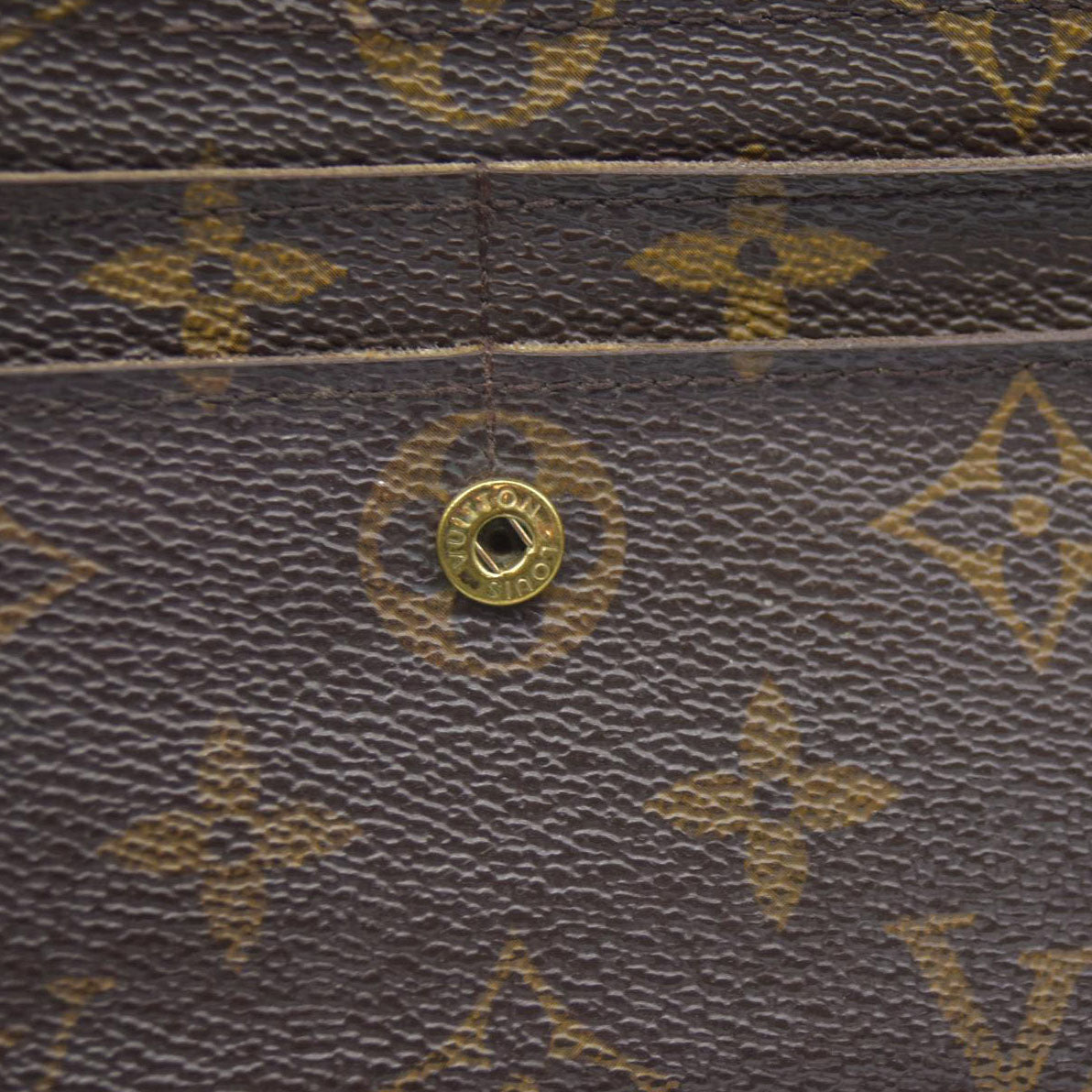 AUCTION $725 Louis Vuitton Monogram Sarah Wallet MI0096