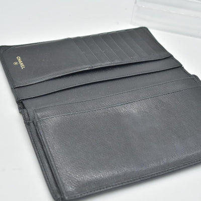 $925 Chanel  Interlocking CC Logo Leather Wallet CONSIGNMENT