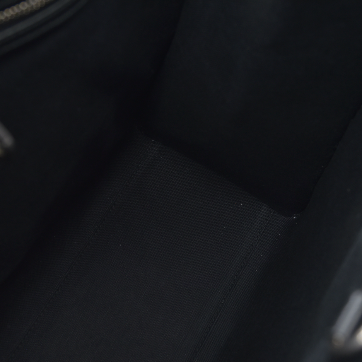 $2150 GUCCI GG Supreme Monogram Textured Dollar Calfskin Medium Retro Interlocking G Tote Bag in Black