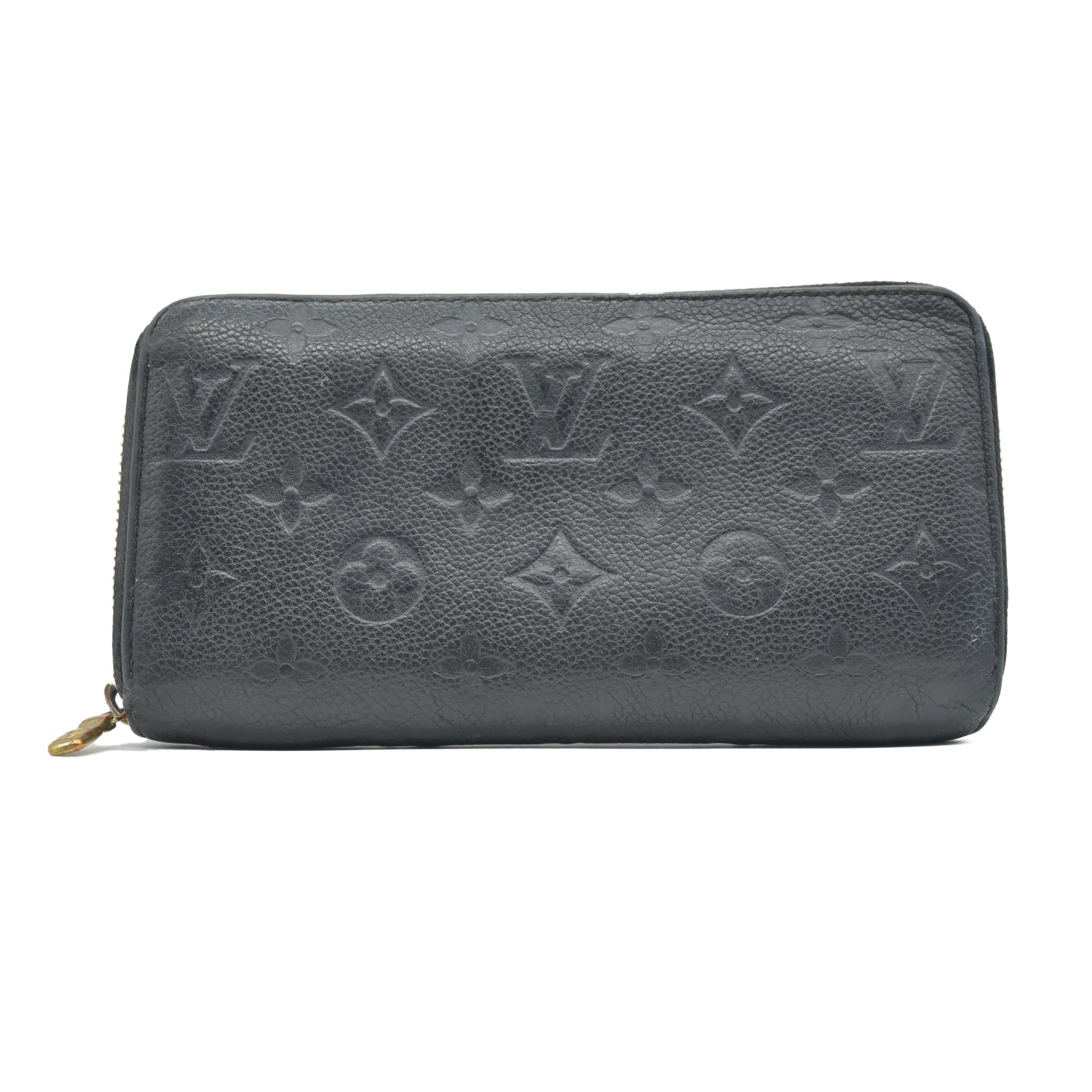 $1070 Prada Black Saffiano Leather Travel Zip Around Wallet CONSIGNMENT