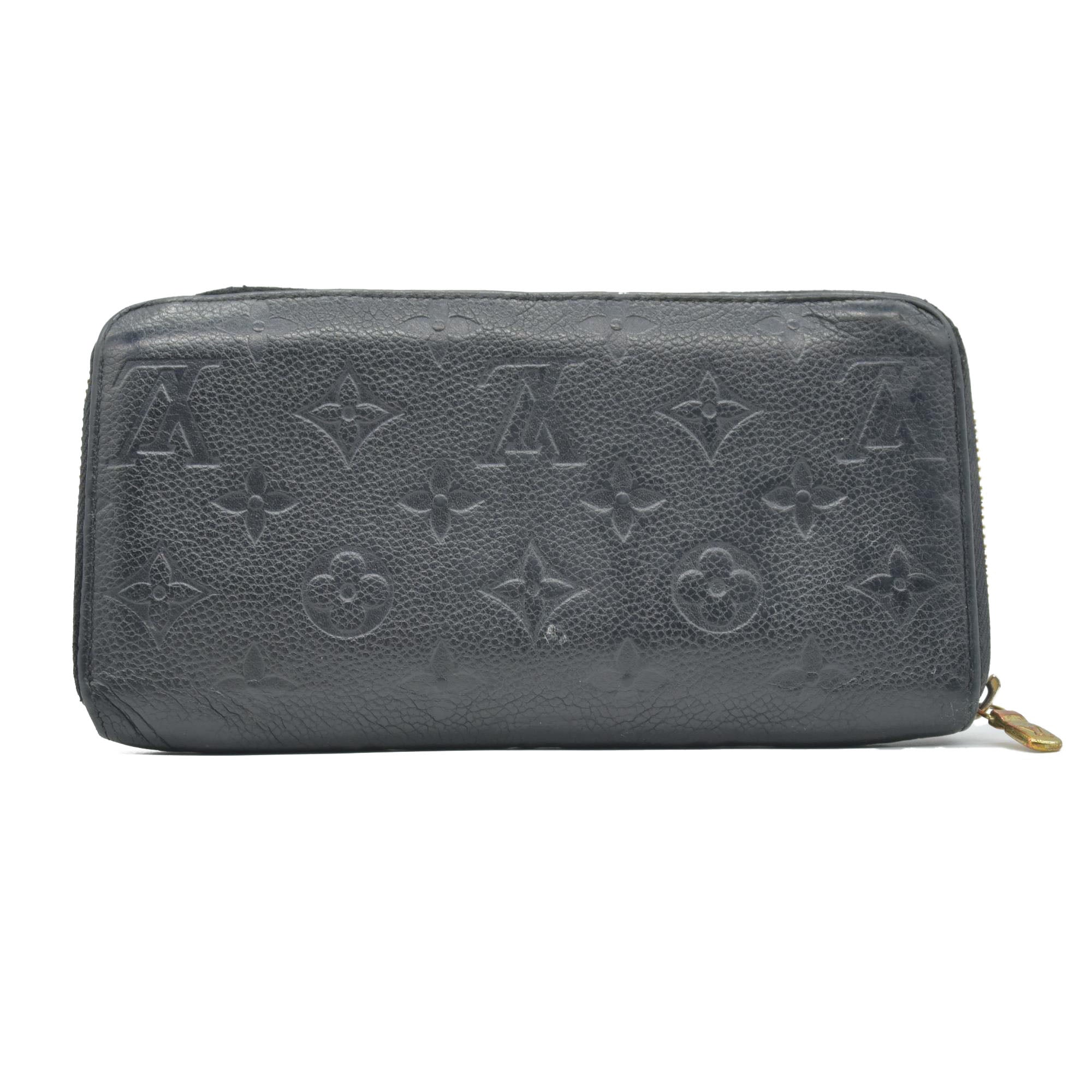 $1070 Prada Black Saffiano Leather Travel Zip Around Wallet CONSIGNMENT