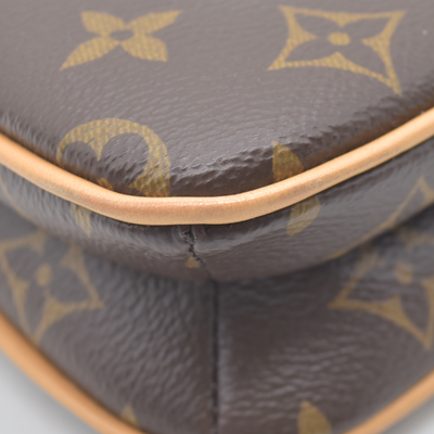 $1890 Louis Vuitton Monogram Liv Pochette RFID