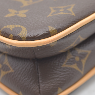 $1890 Louis Vuitton Monogram Liv Pochette RFID