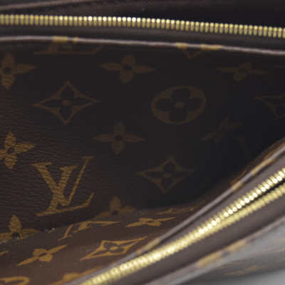 $1890 Louis Vuitton Monogram Liv Pochette RFID