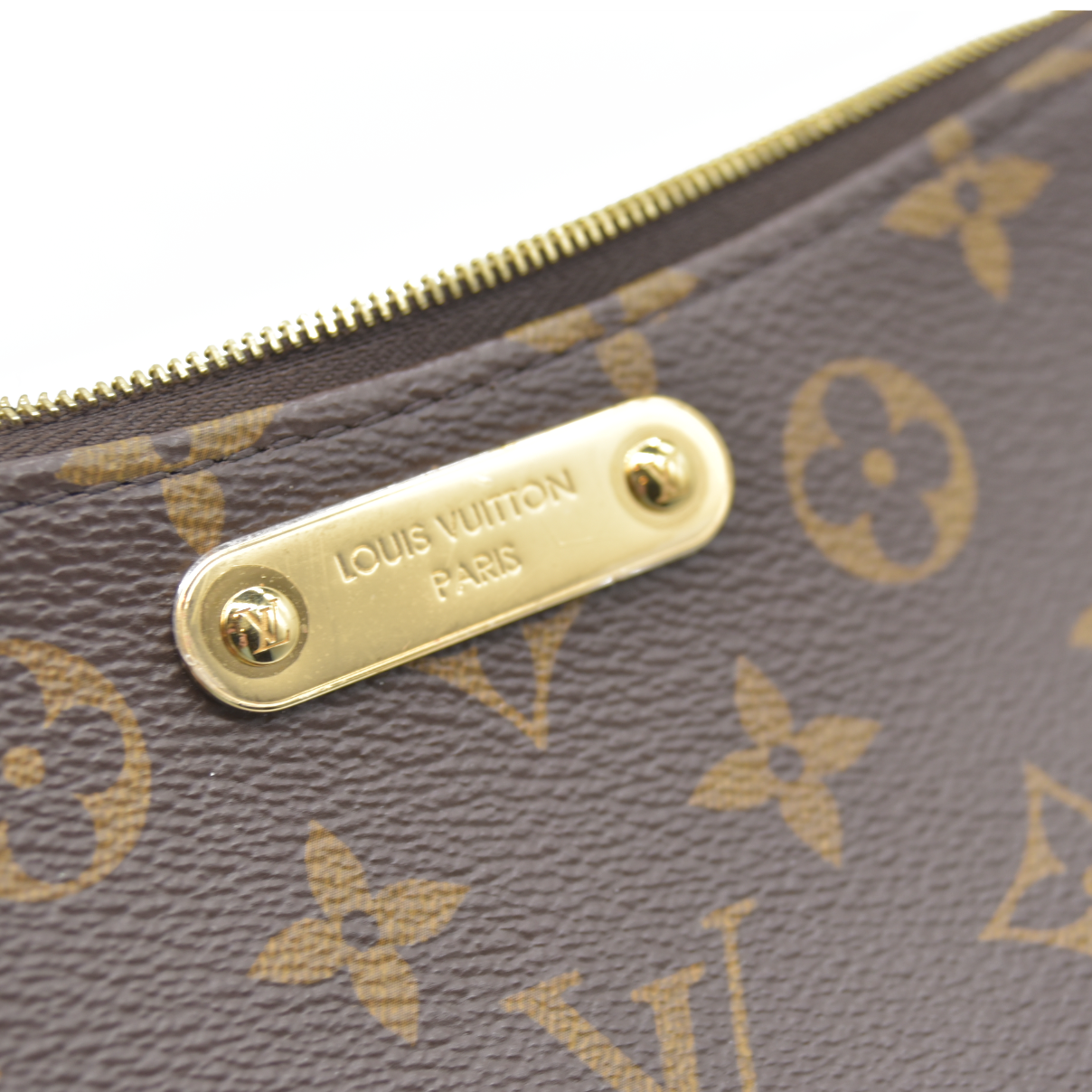 $1890 Louis Vuitton Monogram Liv Pochette RFID