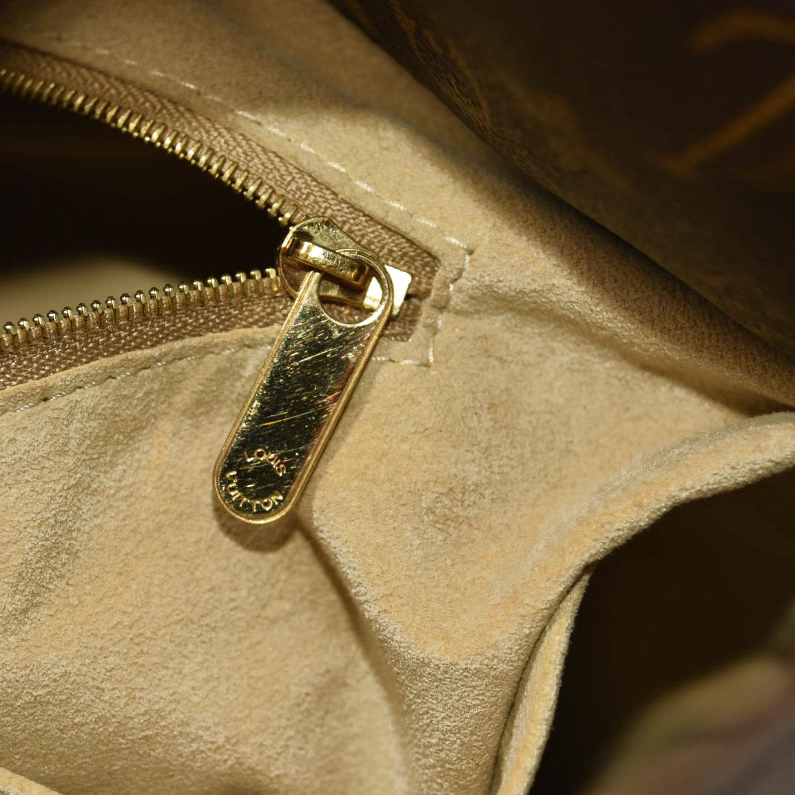 LOUIS VUITTON Monogram Artsy MM