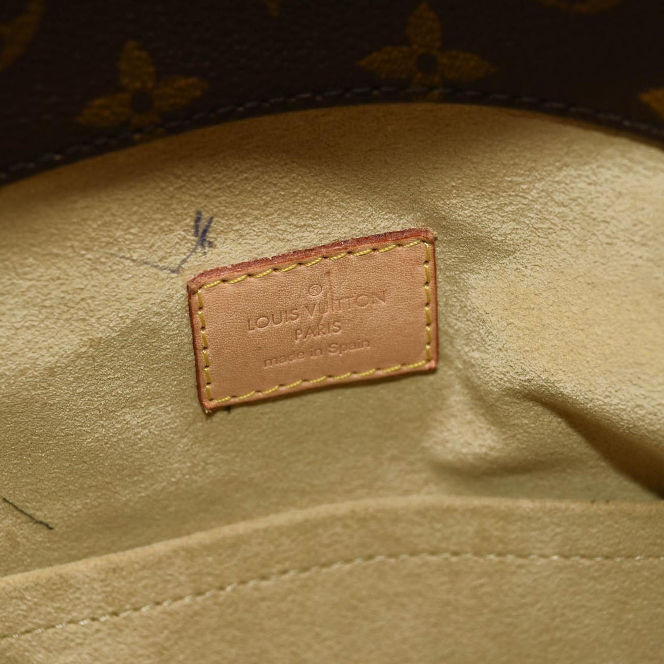 LOUIS VUITTON Monogram Artsy MM