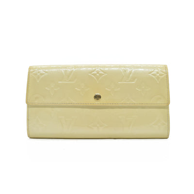 $840 Louis Vuitton Vernis Sarah Wallet Ivory CONSIGNMENT
