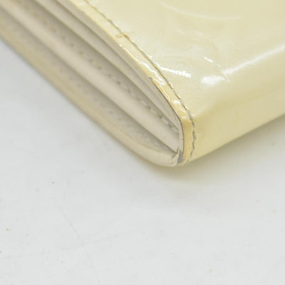 $840 Louis Vuitton Vernis Sarah Wallet Ivory CONSIGNMENT