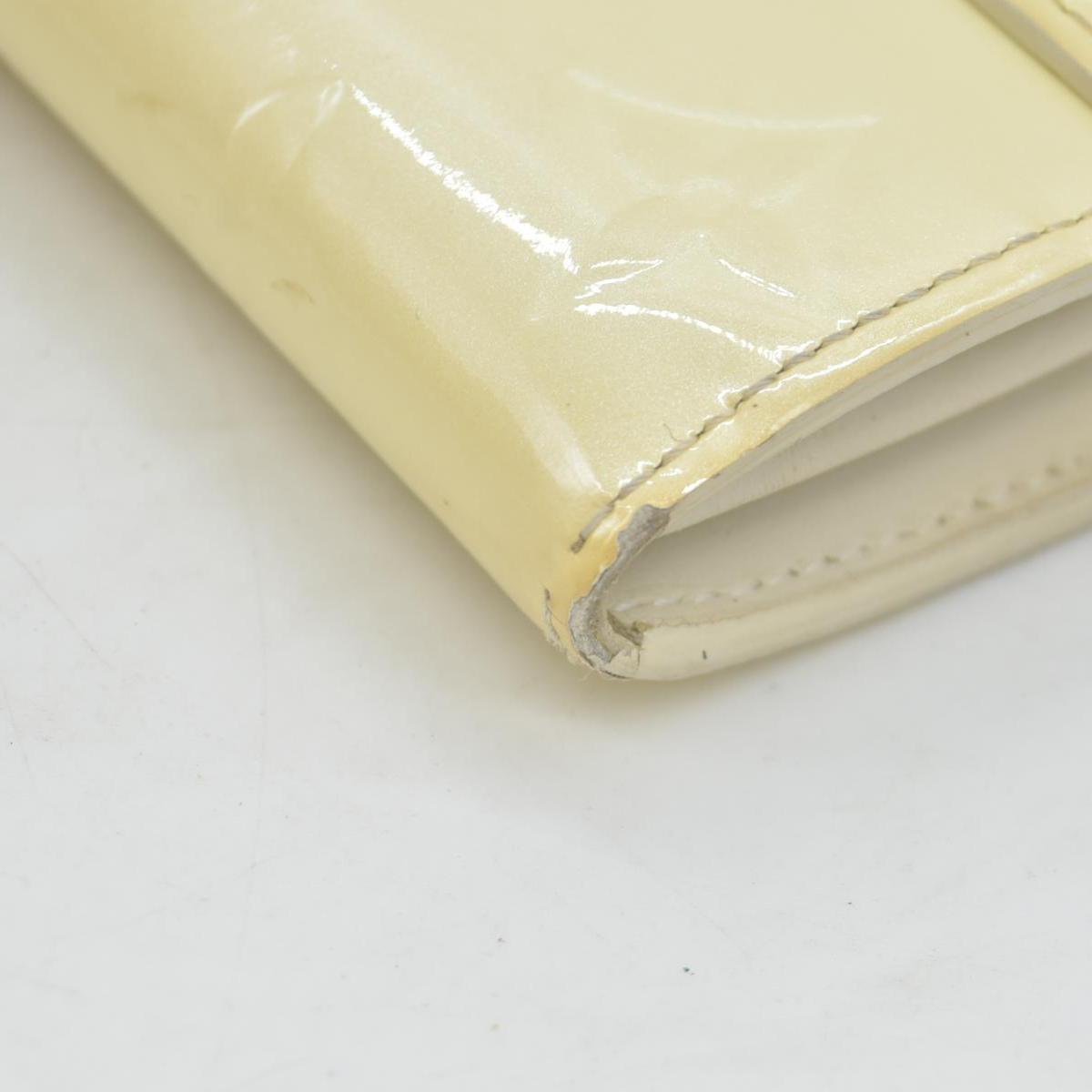 $840 Louis Vuitton Vernis Sarah Wallet Ivory CONSIGNMENT