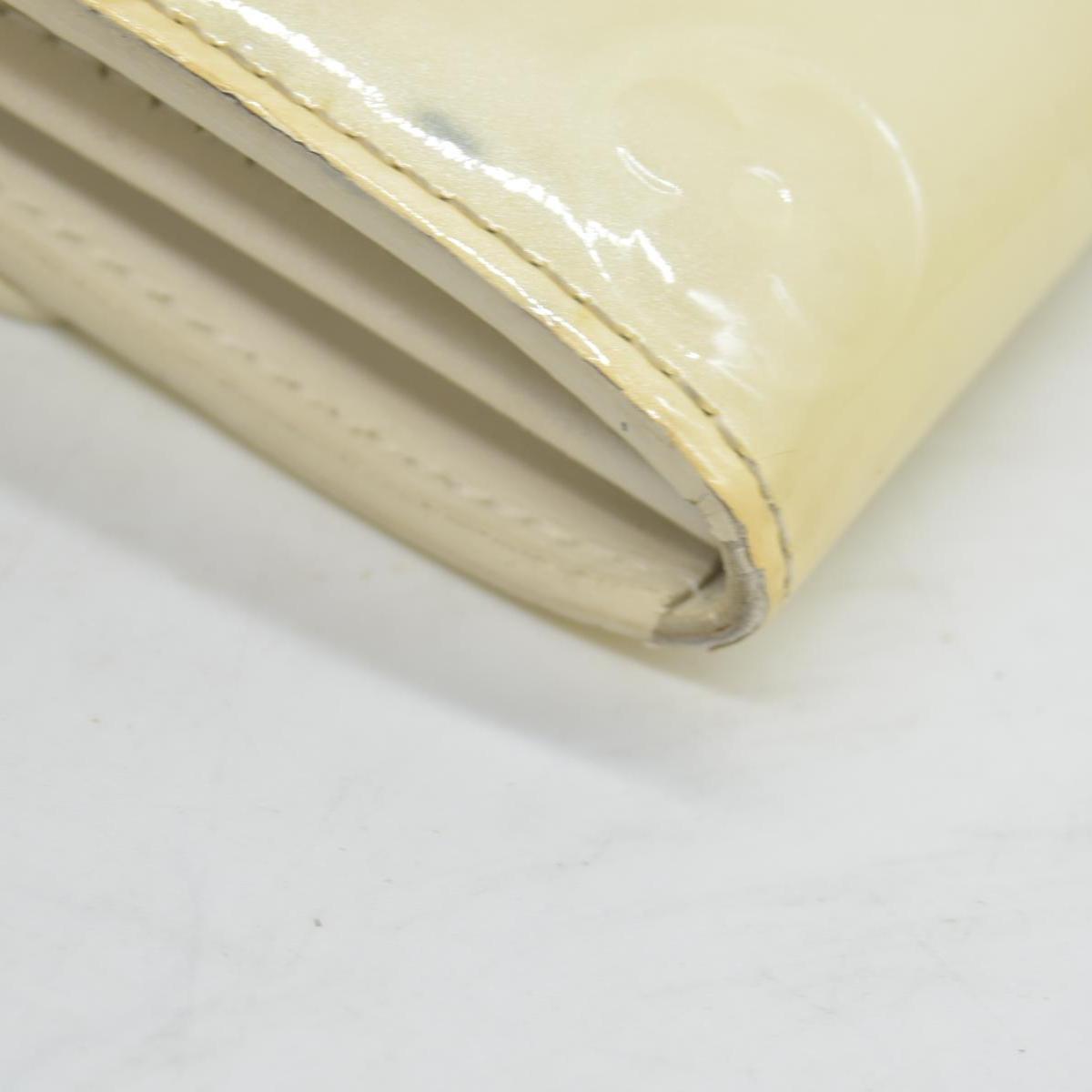 $840 Louis Vuitton Vernis Sarah Wallet Ivory CONSIGNMENT