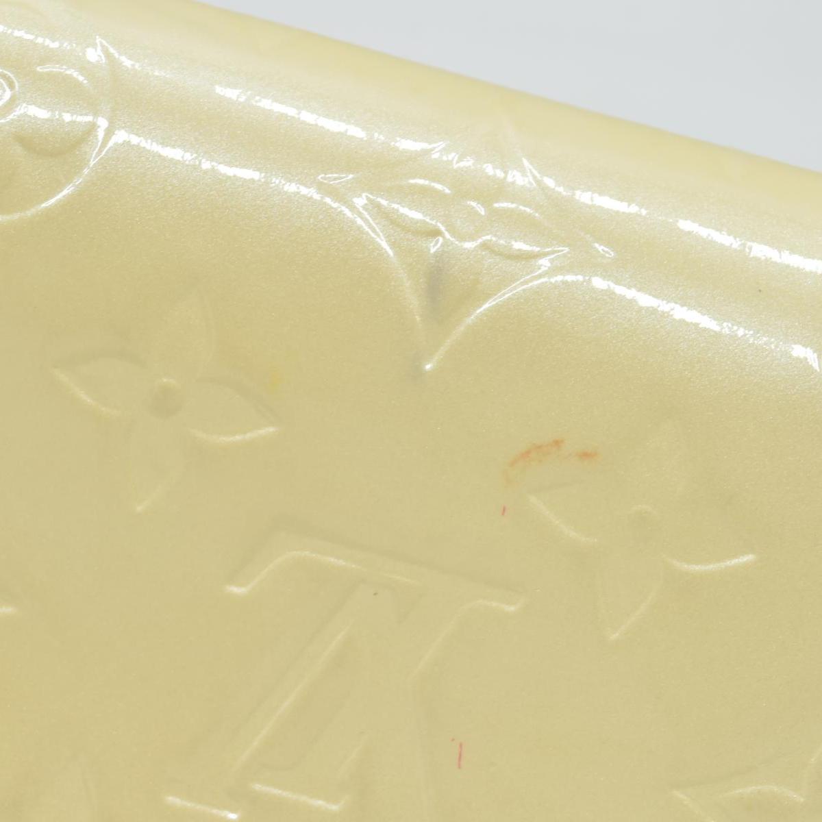 $840 Louis Vuitton Vernis Sarah Wallet Ivory CONSIGNMENT
