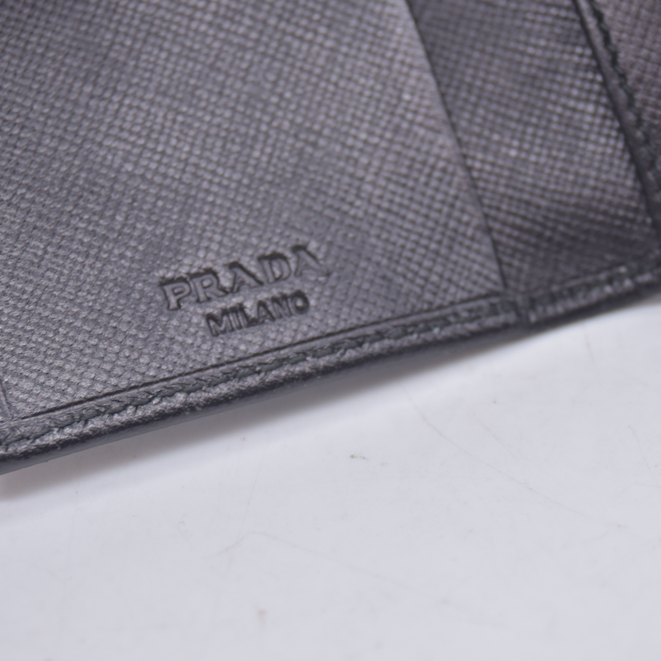 $450 Prada Saffiano Black Key Holder CONSIGNMENT 10021201