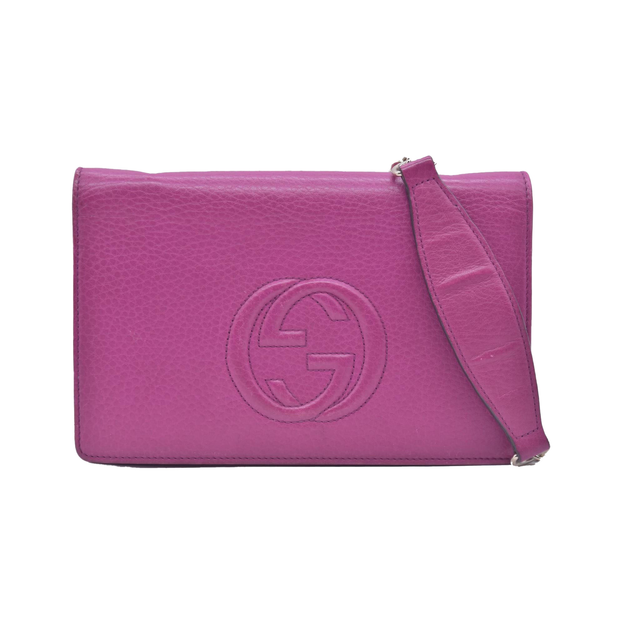 $850 Gucci Pebbled Calfskin Soho Wallet On Chain Fuchsia CONSIGNMENT