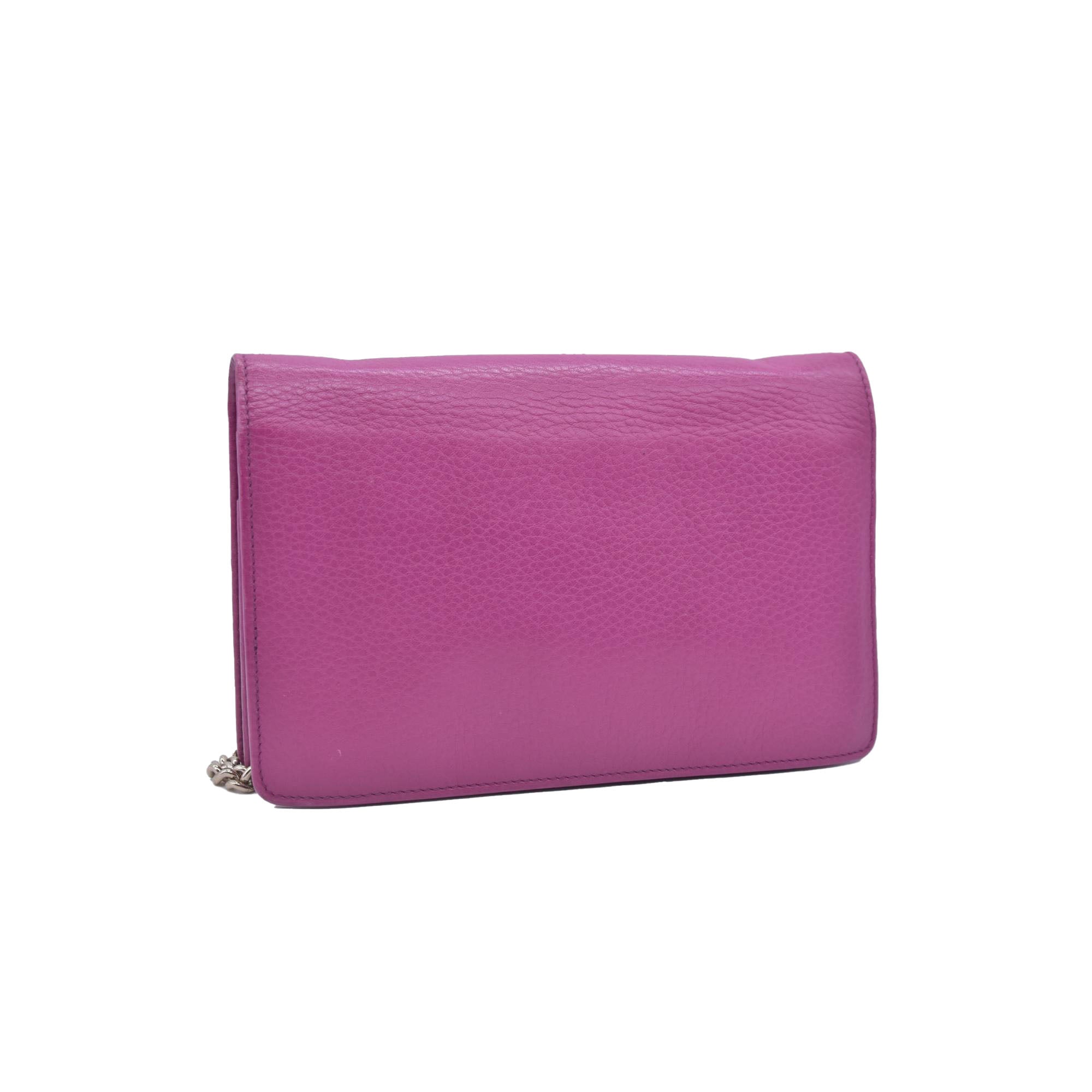 $850 Gucci Pebbled Calfskin Soho Wallet On Chain Fuchsia CONSIGNMENT