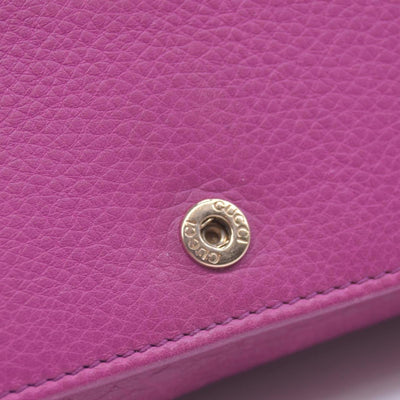 $850 Gucci Pebbled Calfskin Soho Wallet On Chain Fuchsia CONSIGNMENT