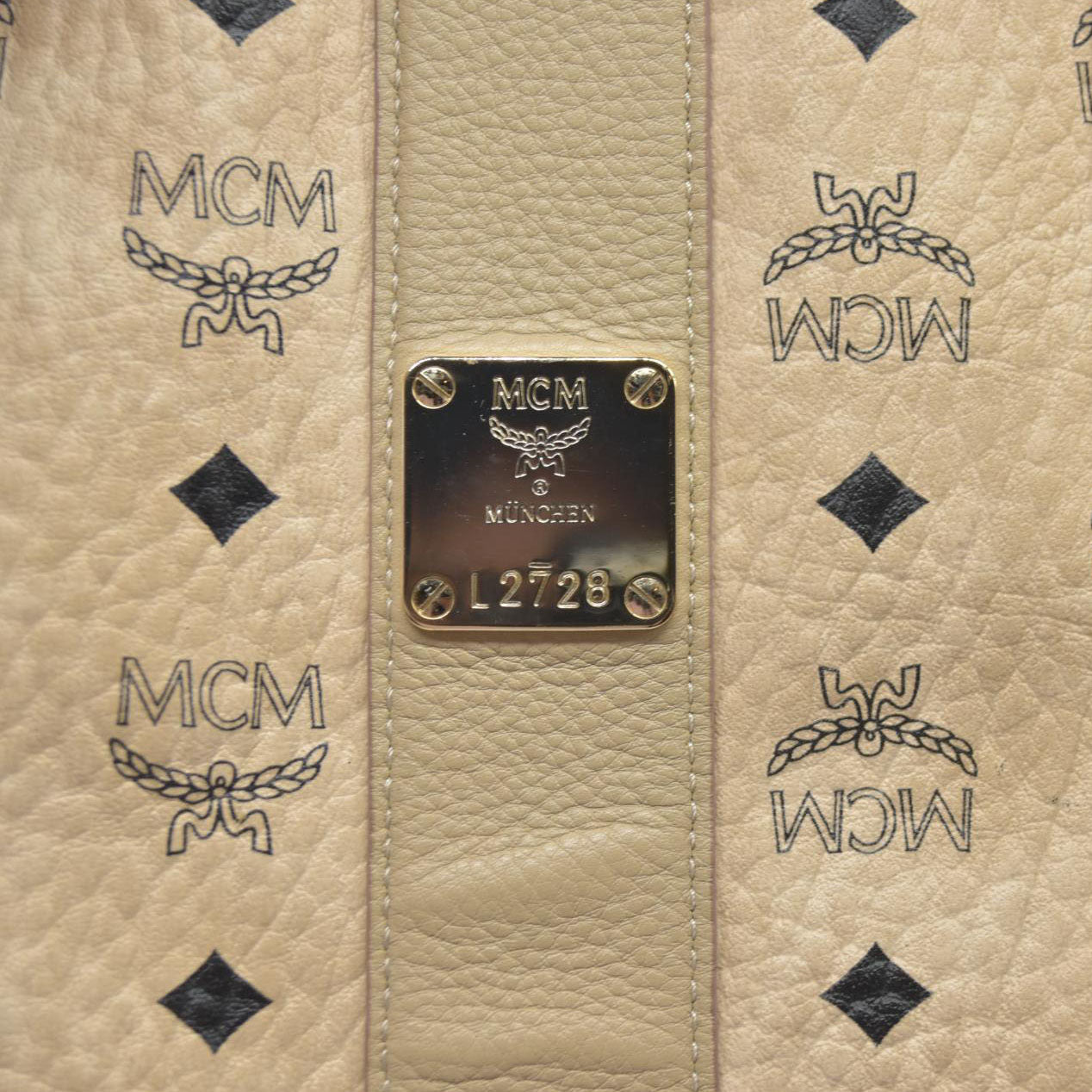$830 MCM Tote Beige Large Liz Reversible Tote