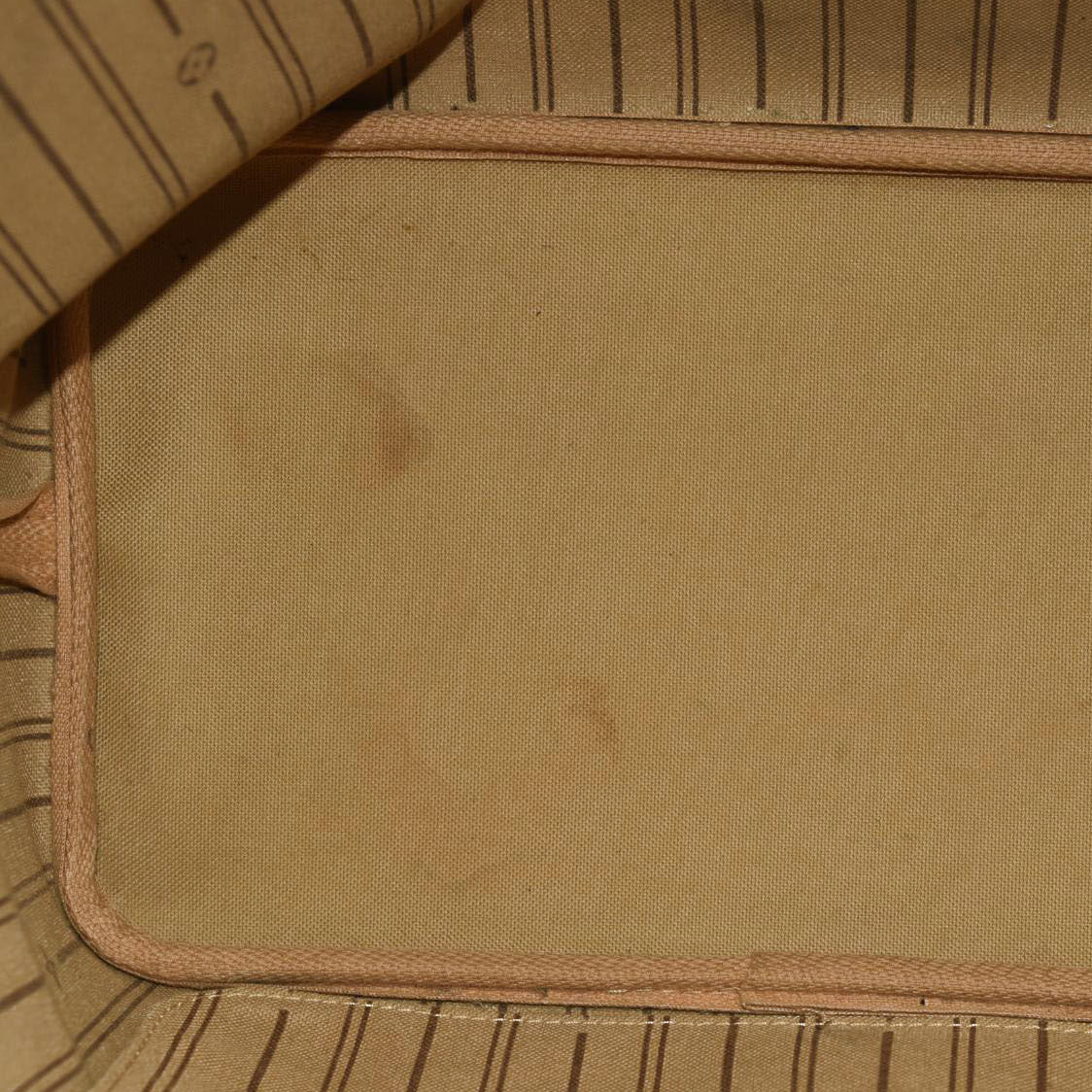 Louis Vuitton  Monogram Neverfull MM AR4060