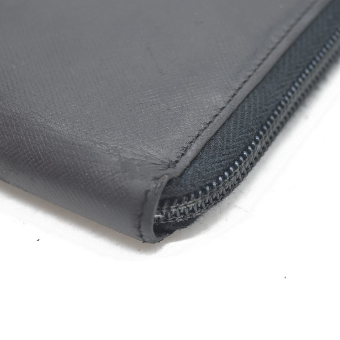 $725 Prada Logo Plaque Saffiano Wallet Black CONSIGNMENT 10020874