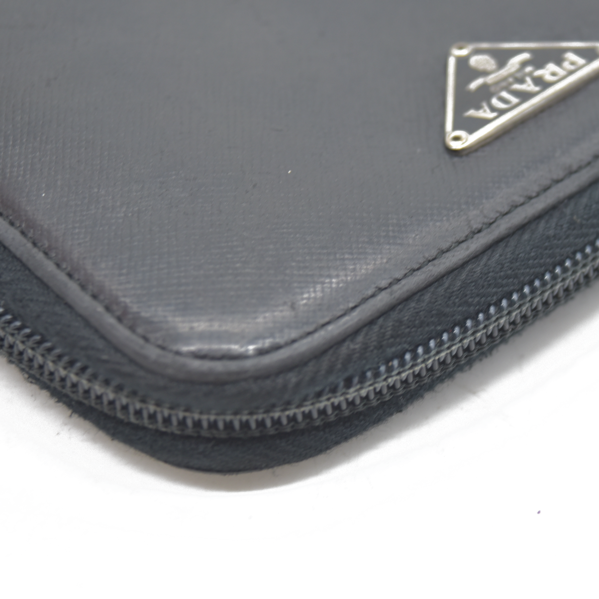 $725 Prada Logo Plaque Saffiano Wallet Black CONSIGNMENT 10020874