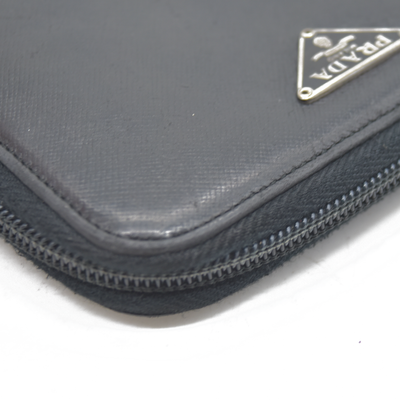$725 Prada Logo Plaque Saffiano Wallet Black CONSIGNMENT 10020874