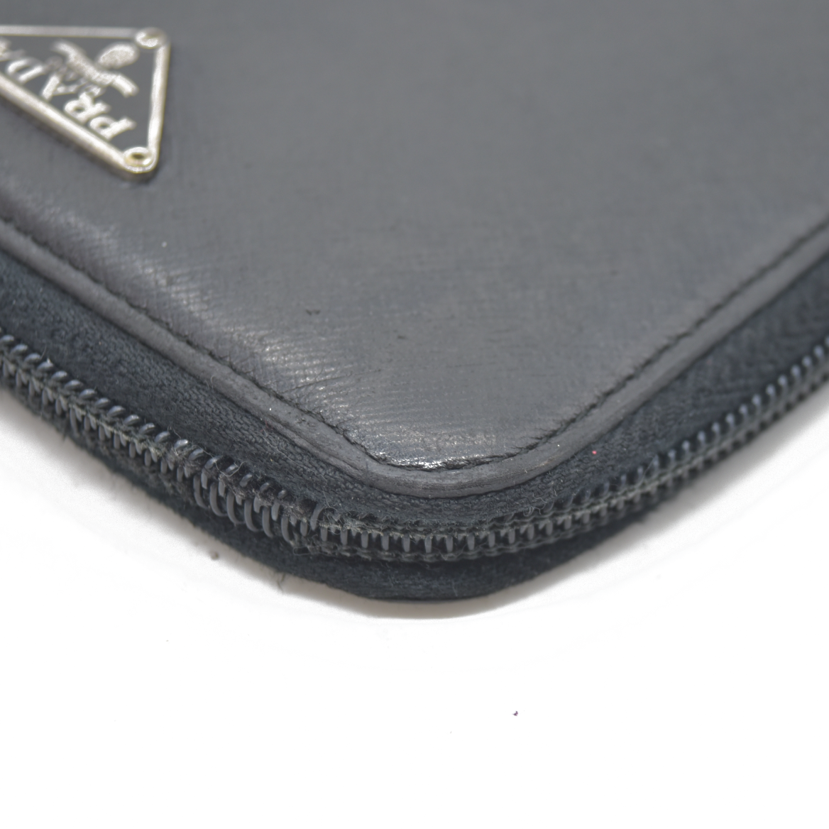 $725 Prada Logo Plaque Saffiano Wallet Black CONSIGNMENT 10020874