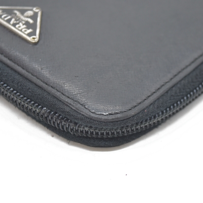 $725 Prada Logo Plaque Saffiano Wallet Black CONSIGNMENT 10020874