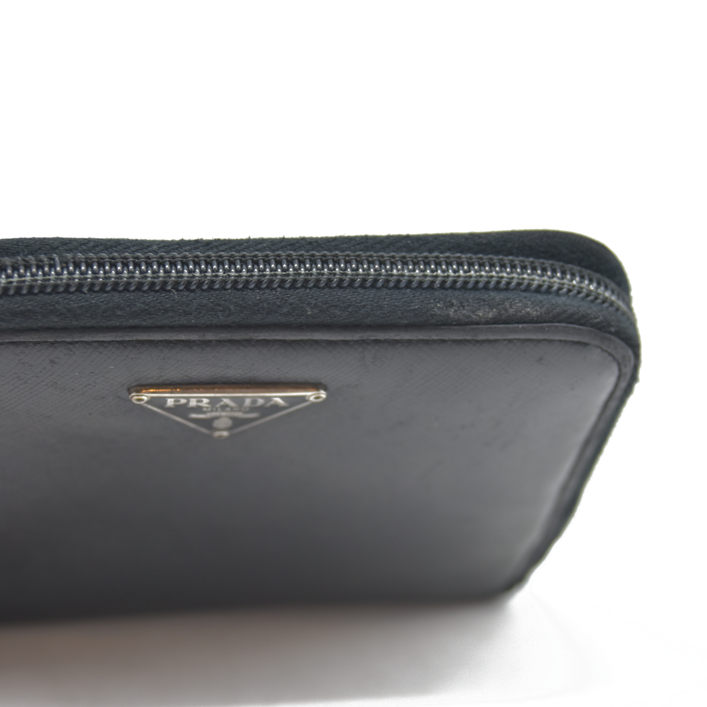 $725 Prada Logo Plaque Saffiano Wallet Black CONSIGNMENT 10020874