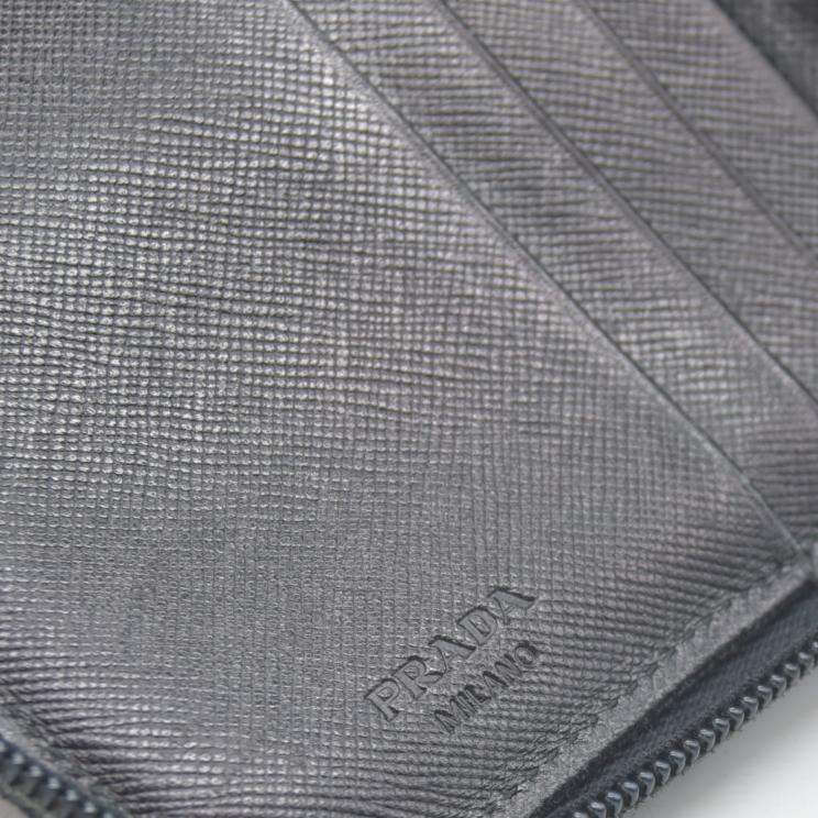$725 Prada Logo Plaque Saffiano Wallet Black CONSIGNMENT 10020874