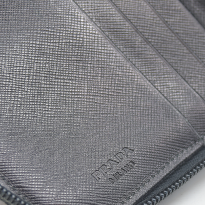$725 Prada Logo Plaque Saffiano Wallet Black CONSIGNMENT 10020874
