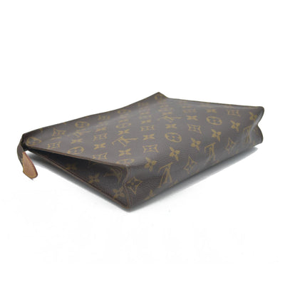 $1070 Louis Vuitton Monogram Toiletry 26 875AN