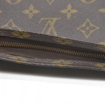 $1070 Louis Vuitton Monogram Toiletry 26 875AN