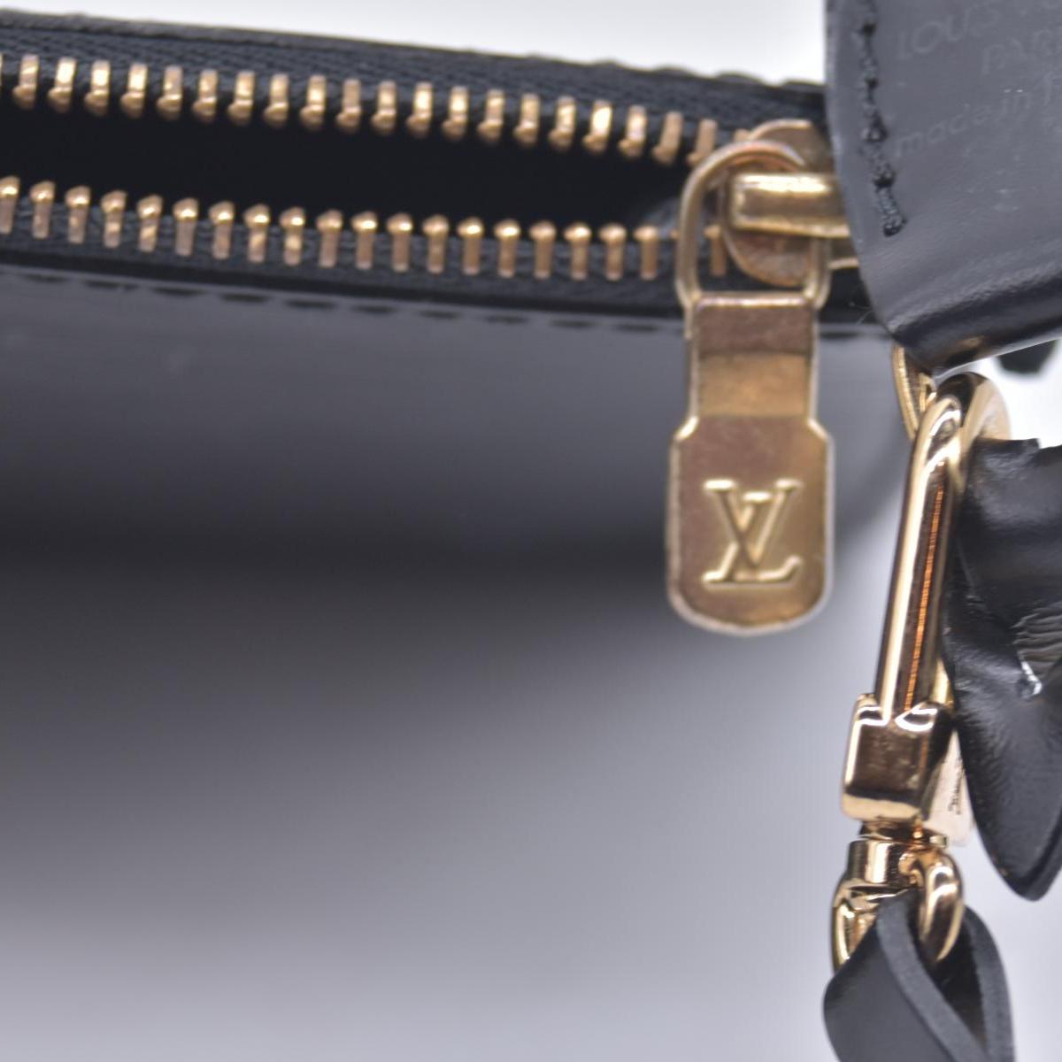 $1560 1992 Louis Vuitton Epi Pochette Accessories Leather Pouch Hand Bag VI0972