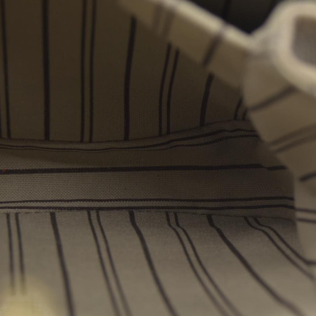 $3000 Louis Vuitton Pochette Métis Monogram Empreinte Leather Beige