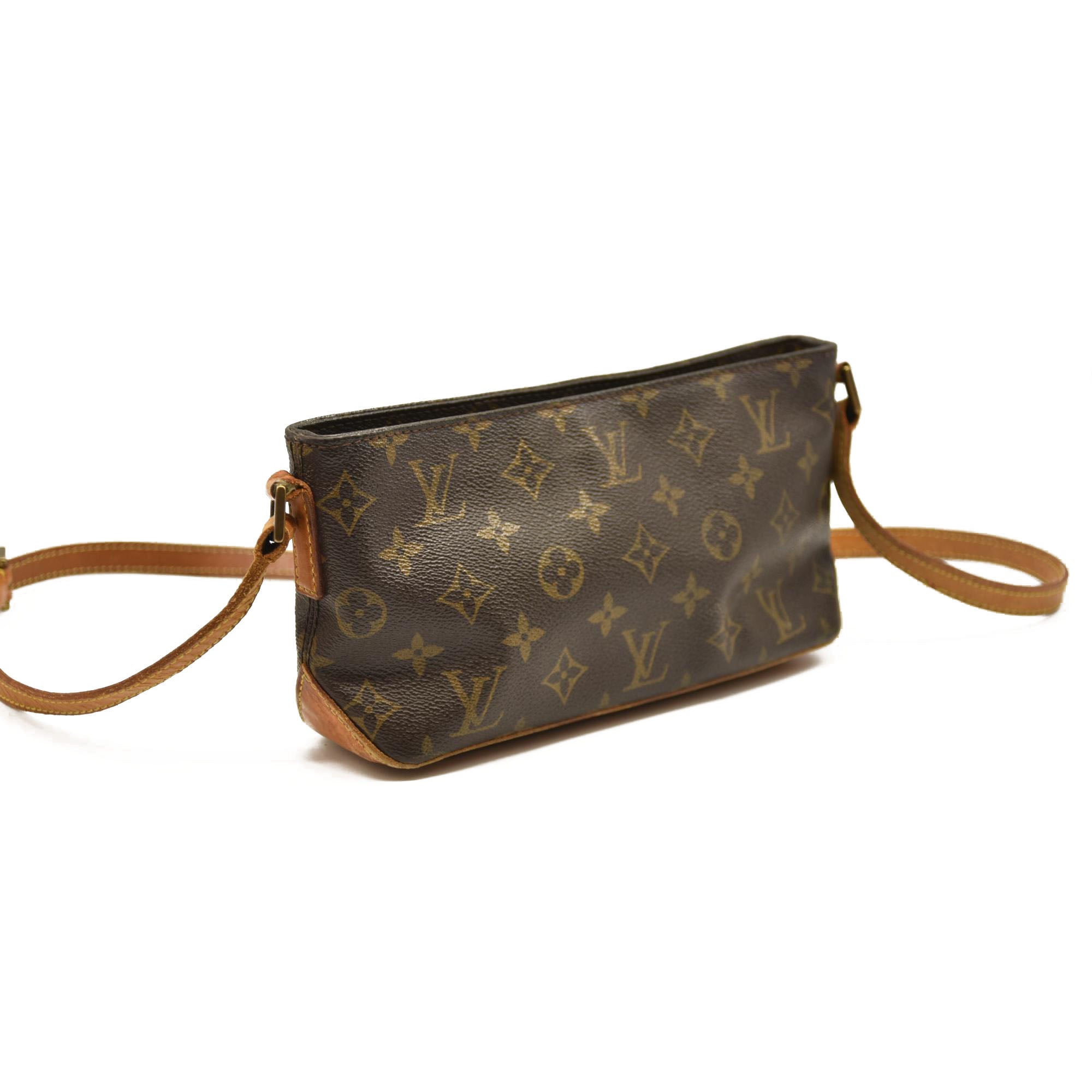 LOUIS VUITTON Trotteur Monogram Shoulder Bag  AR0047