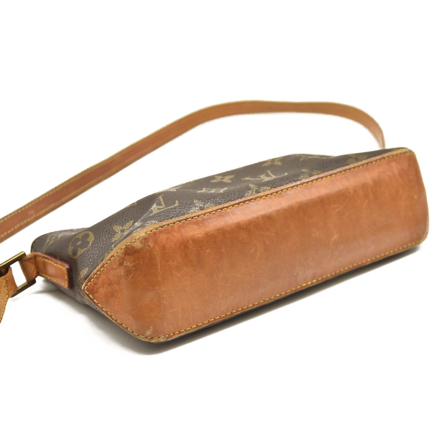 LOUIS VUITTON Trotteur Monogram Shoulder Bag  AR0047