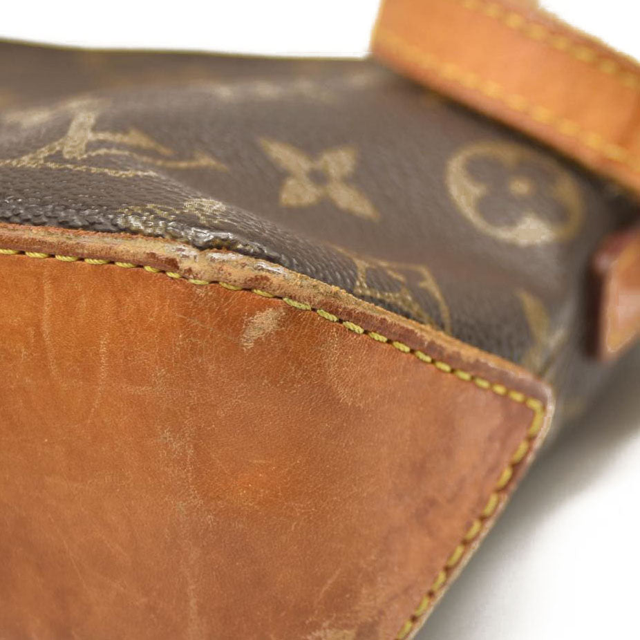 LOUIS VUITTON Trotteur Monogram Shoulder Bag  AR0047