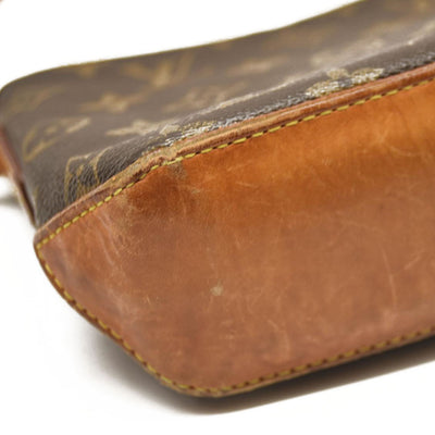 LOUIS VUITTON Trotteur Monogram Shoulder Bag  AR0047