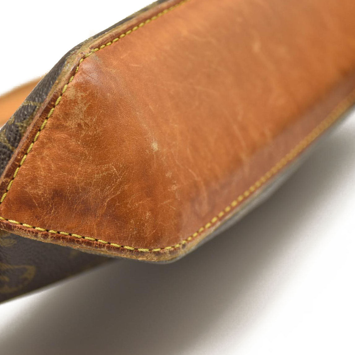 LOUIS VUITTON Trotteur Monogram Shoulder Bag  AR0047